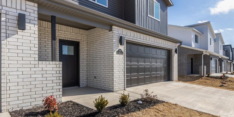 Centerton Townhome: 717 Sun Meadow Dr