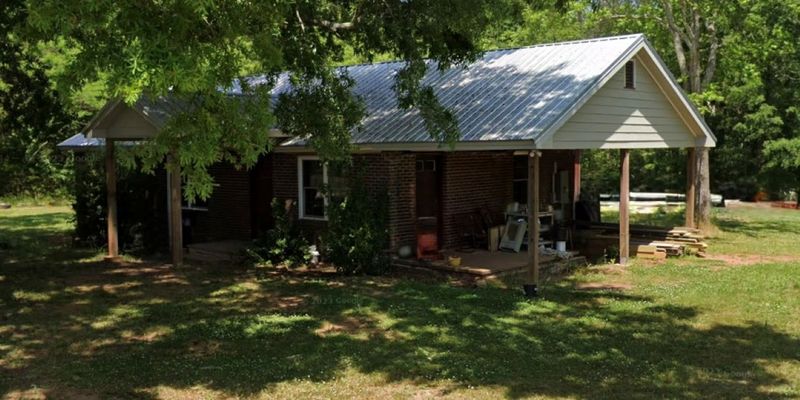 Statham House: 2123 Smith Dr