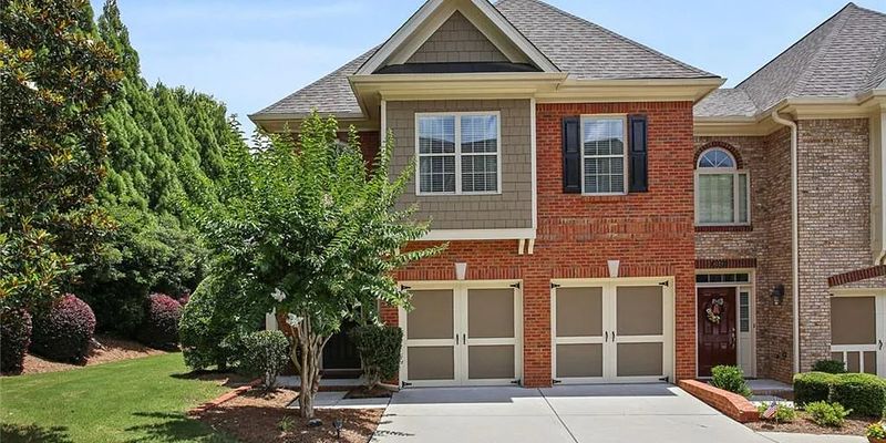 Alpharetta House: 10297 Midway Ave