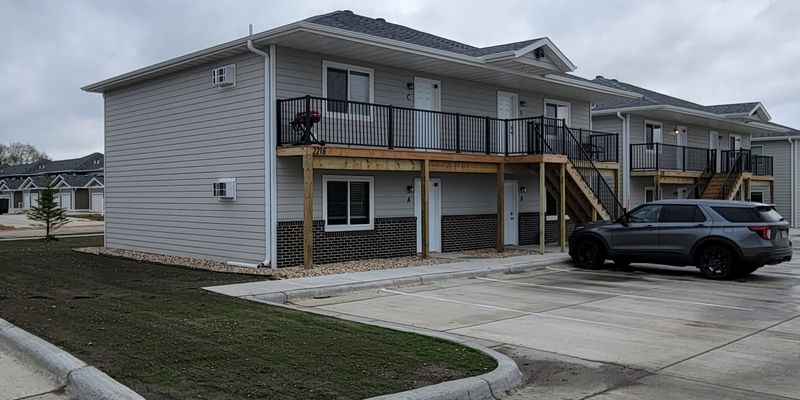 Brookings Apartment: Ace Ave