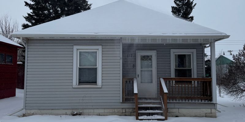 Keewatin House: 117 E Hibbing Ave