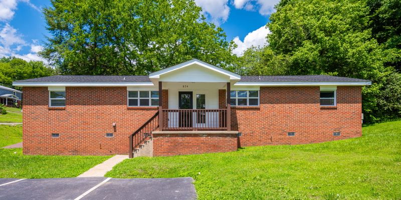 Chattanooga House: 824 Lullwater Rd