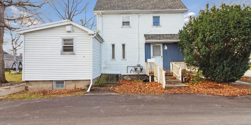 Alma Apartment: 208 E Downie St