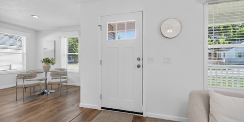 05-11076-Maxwell-Ave-WindowStill-Photography.jpg