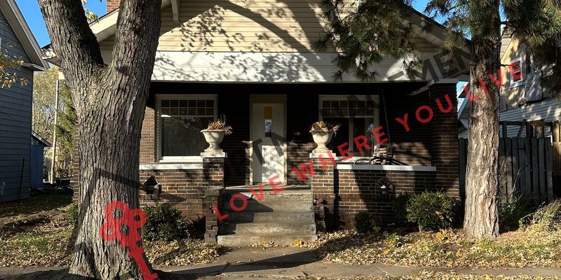 Lafayette House: 1824 Morton St