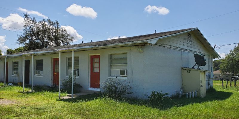 Dundee Apartment: 1002 Daniels St