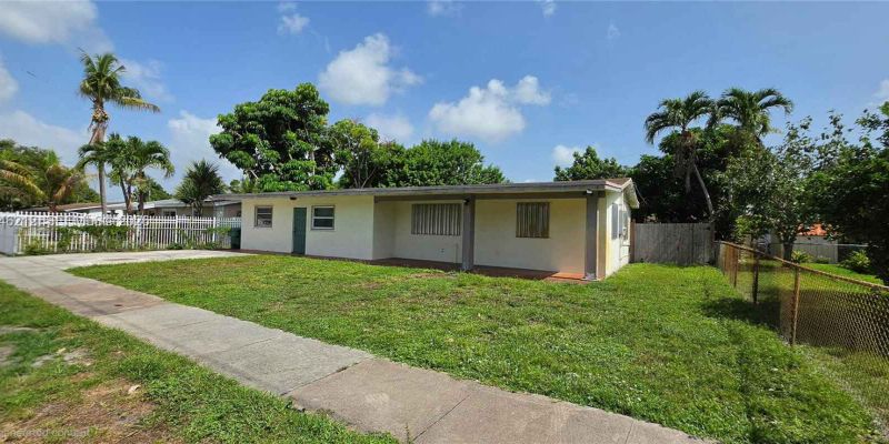 Miami House: 1331 NE 211th St