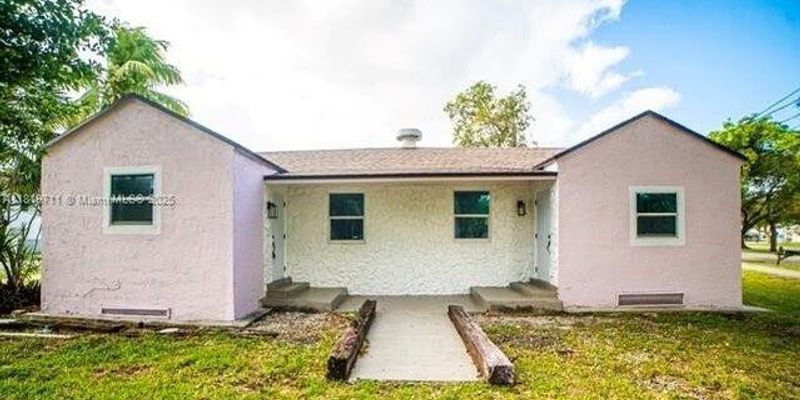 Hollywood Apartment: 412 Columbus Pkwy