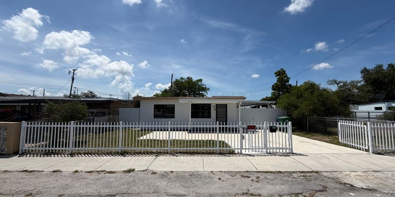OPA-LOCKA House: 2230 Service Rd #2230