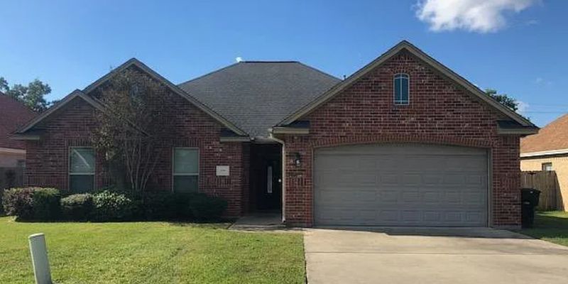 Nederland House: 118 S 9th St