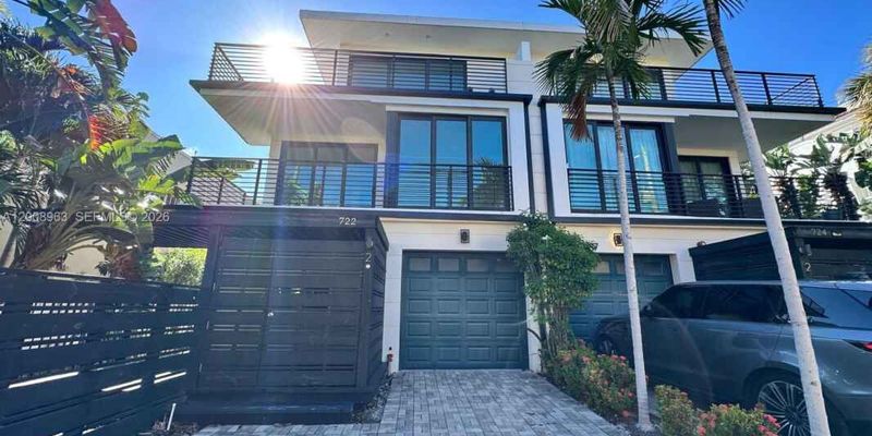 Fort Lauderdale House: 722 NE 15th Ave