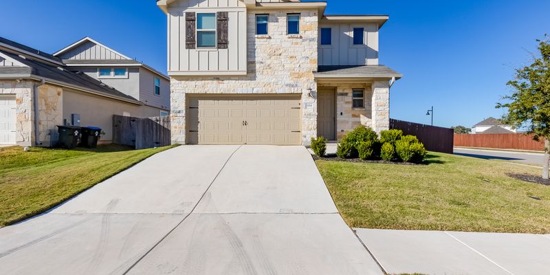 Georgetown House: 204 Mountain Valley St