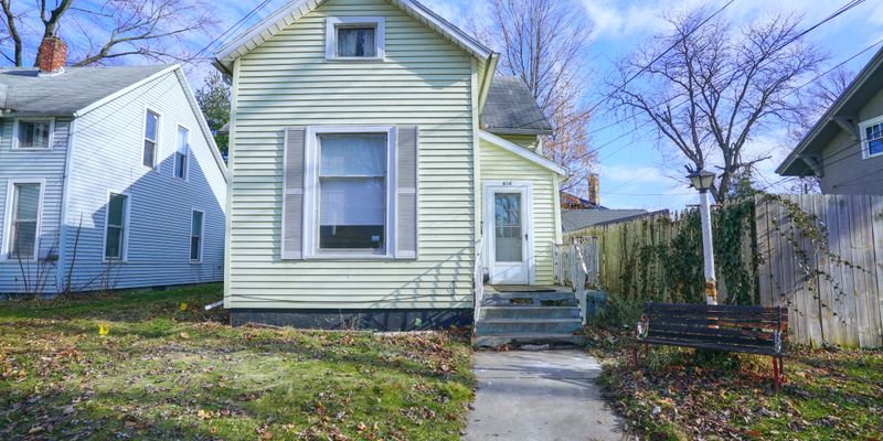 Elkhart House: 616 Liberty St