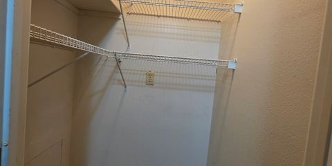 Walk In Closet.JPG