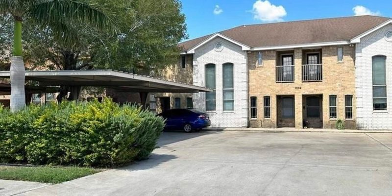 Pharr Apartment: 1204 W Fig Ave