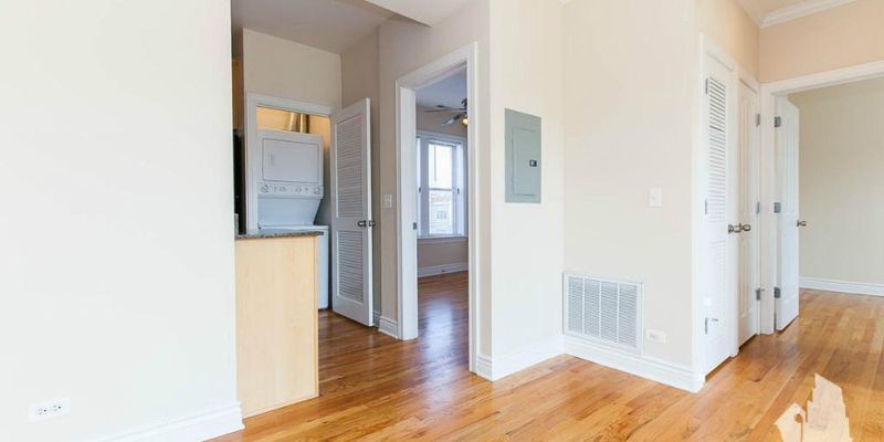 Chicago Apartment: 1214 W Waveland Ave