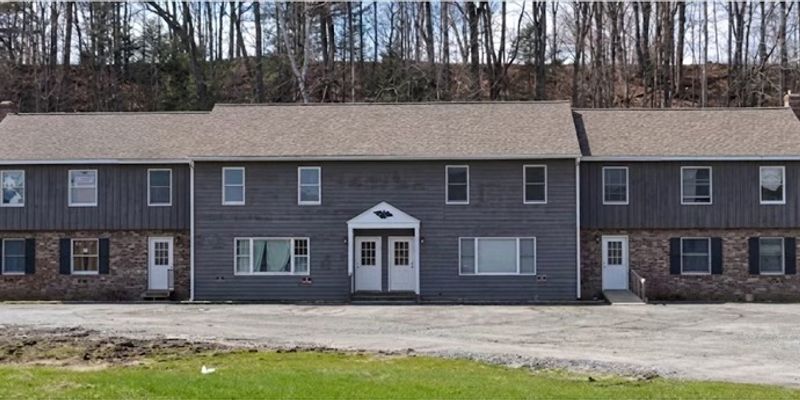 Randolph Apartment: 576 Beanville Rd