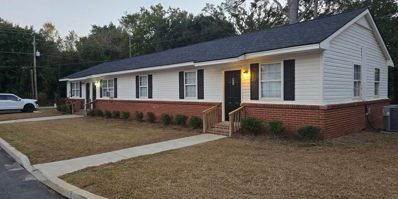Aiken Apartment: 469 Monetta St S E