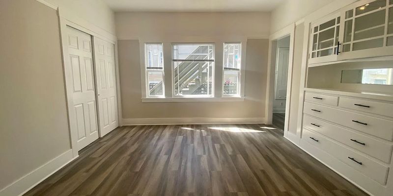 Oakland Apartment: 323 E 15th St