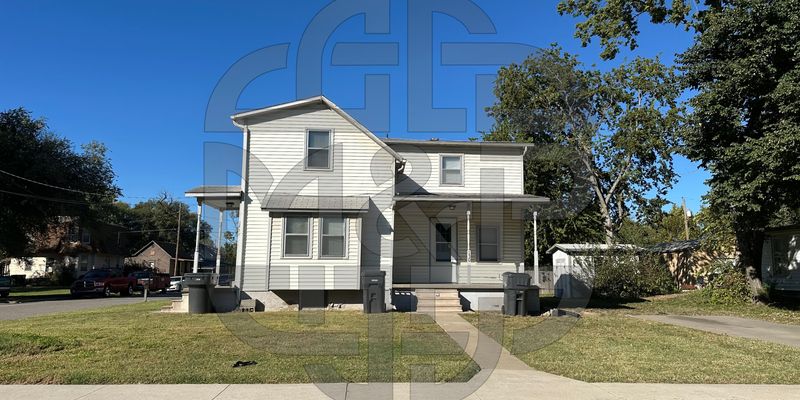 Newton Townhome: 130 W 10th St