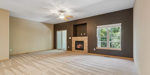 10-128 1894_N_Dubuque_Rd.jpg