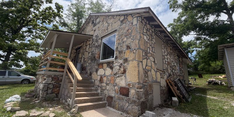 Hollister House: 217 Walnut St