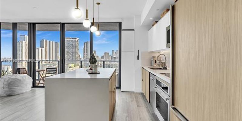 Miami Condo: 121 NE 34th St
