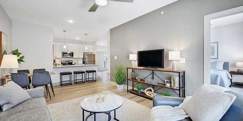 Lancaster House: 6026 Broadway