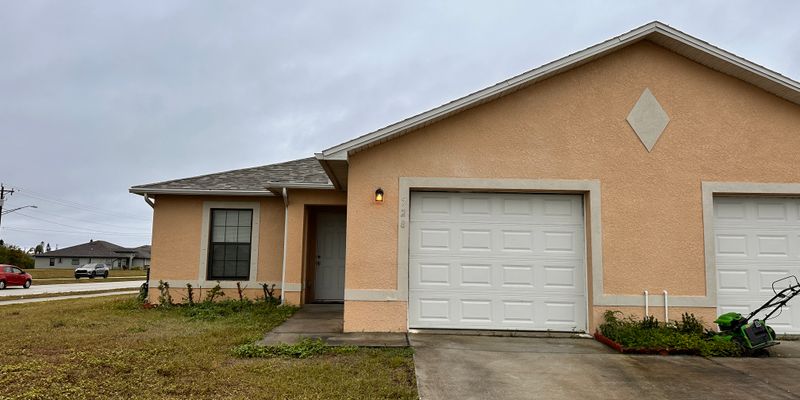 Cape Coral House: 728 SE 4th Terrace