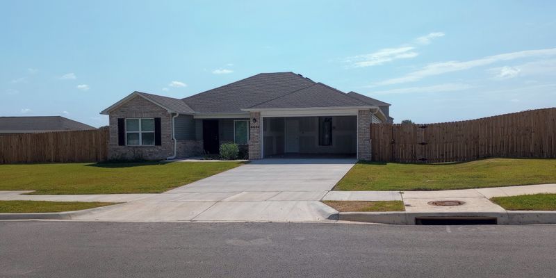 Bentonville House: 6604 SW Devotion Ave