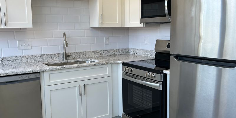 Pulaski Apartment: 500 Pico Terrace