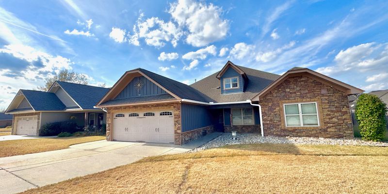 Pike Road House: 61 Boulder Dr