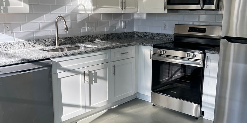 Pulaski Apartment: 500 Pico Terrace