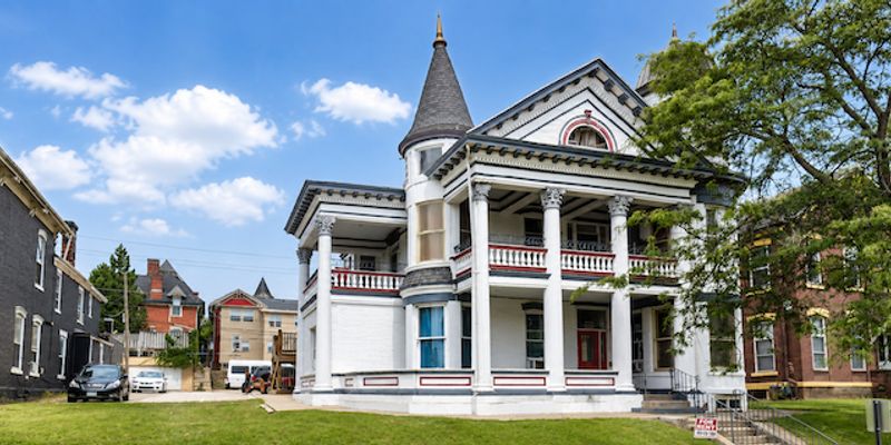 Dubuque Apartment: 1337 Main St
