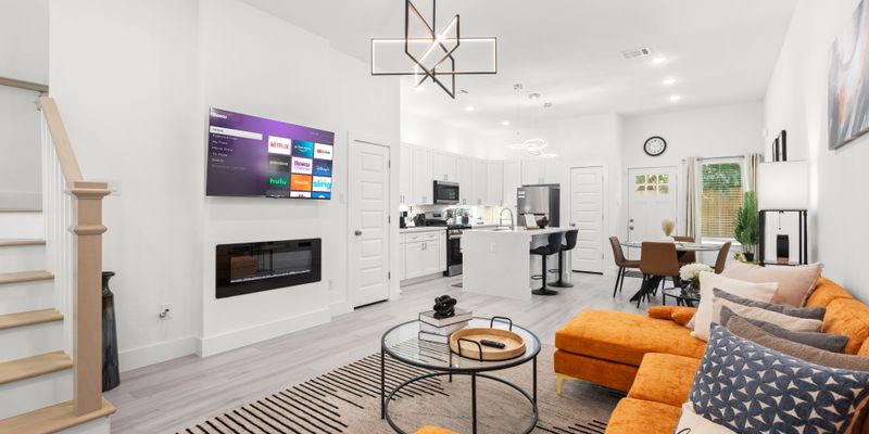 Houston House: 8126 Panay Dr