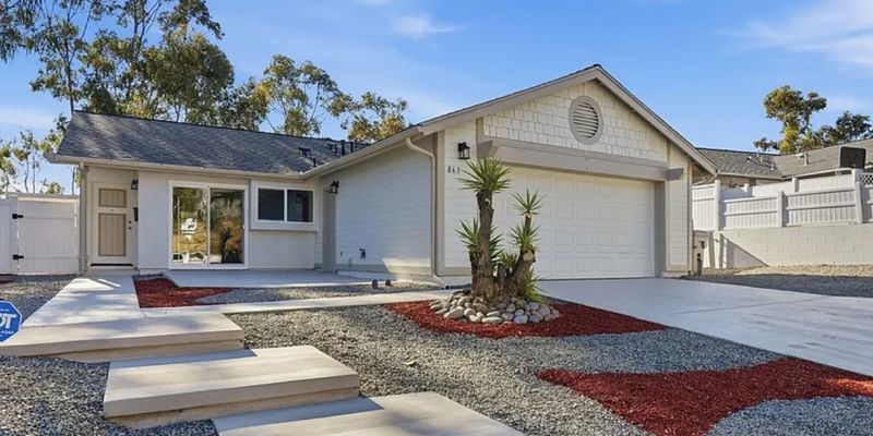 San Diego House: 863 Leppert St