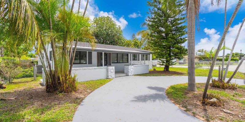 Miami House: 1041 NW 199th St