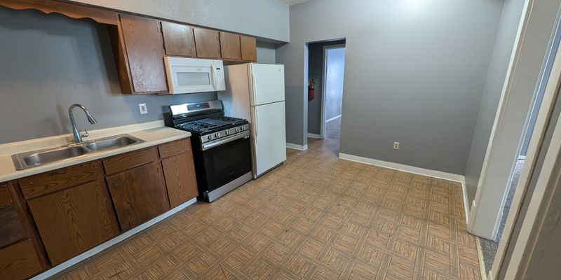 Massillon Apartment: 308 Erie St S