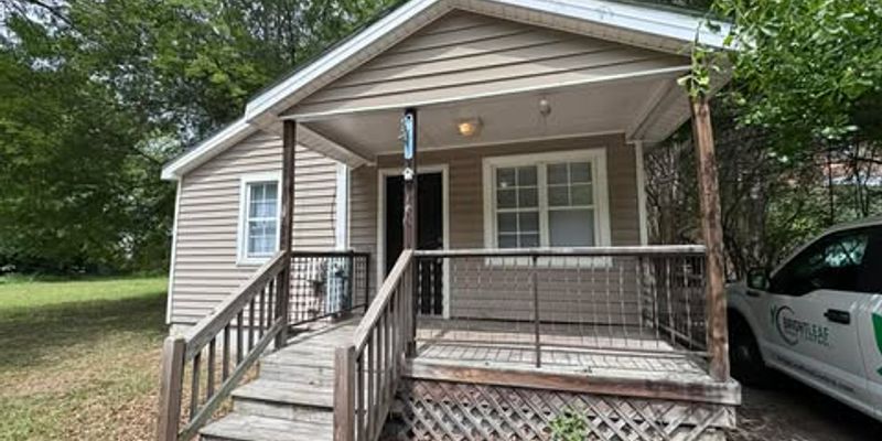 Smithfield House: 928 Blount St