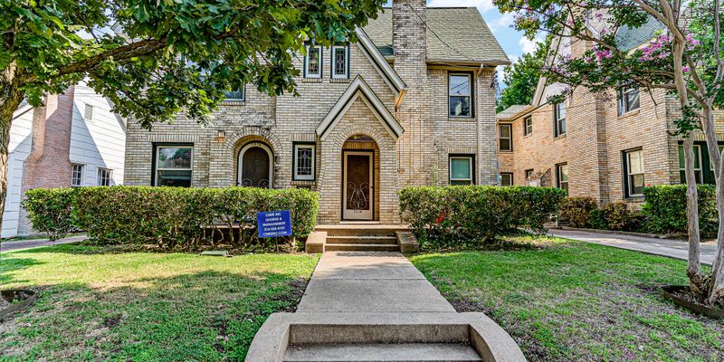 Dallas Apartment: 5930 La Vista Dr