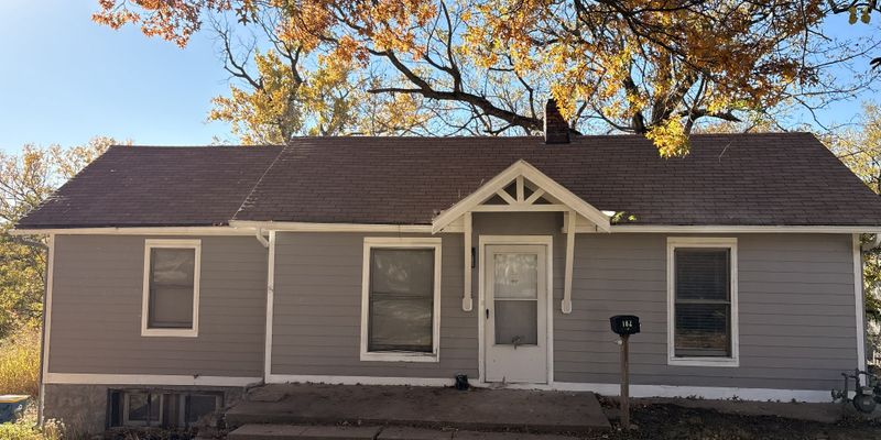 Sugar Creek House: 182 Novak St