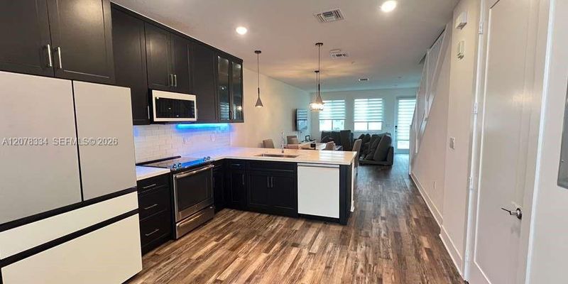Doral House: 10229 NW 64th Ter Unit 101