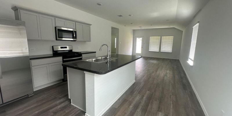 North Houston House: 6059 diamond vista dr