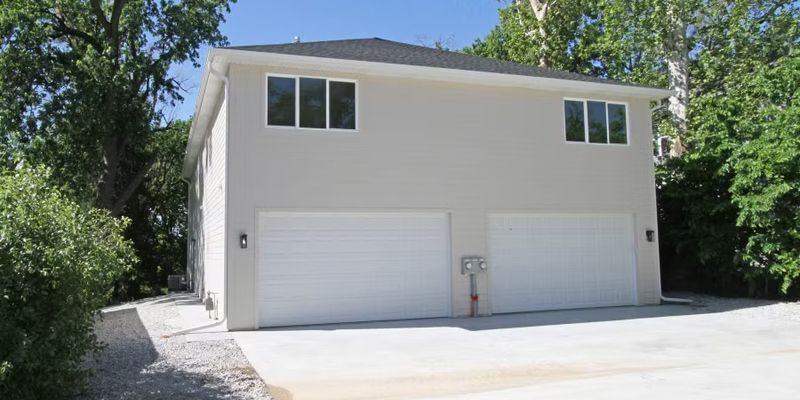 Lincoln Multiplex: 841 W Burnham St