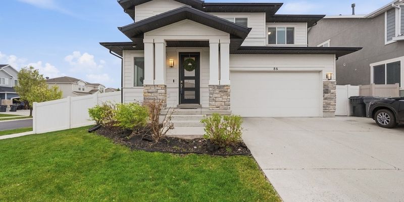 Vineyard House: 86 E Rose Way