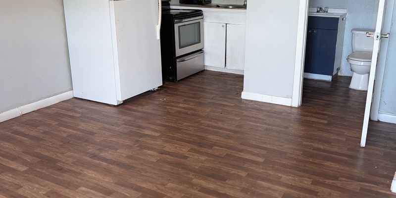 Dundee Apartment: 1002 Daniels St