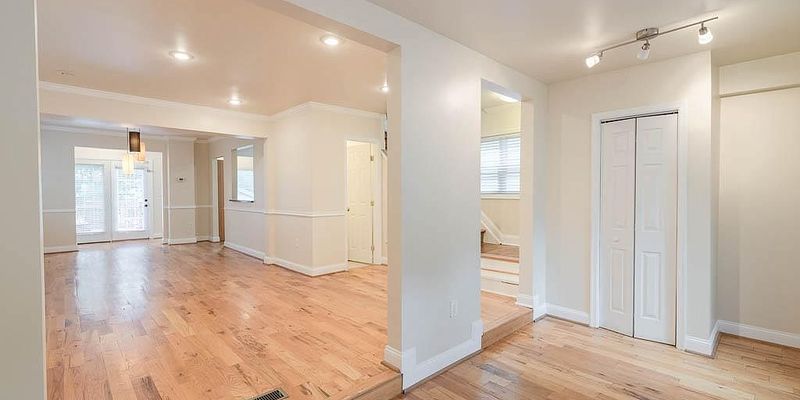 Washington House: 3722 26th Street Northeast