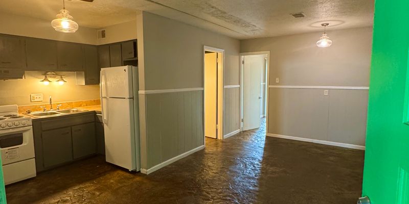 Lexington Apartment: 568 N Broadway