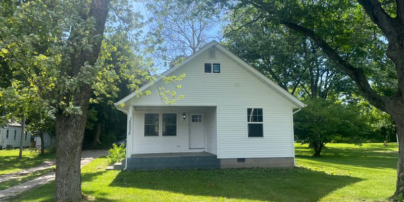 Granger House: 52075 Clover Trl, Granger, IN 46530