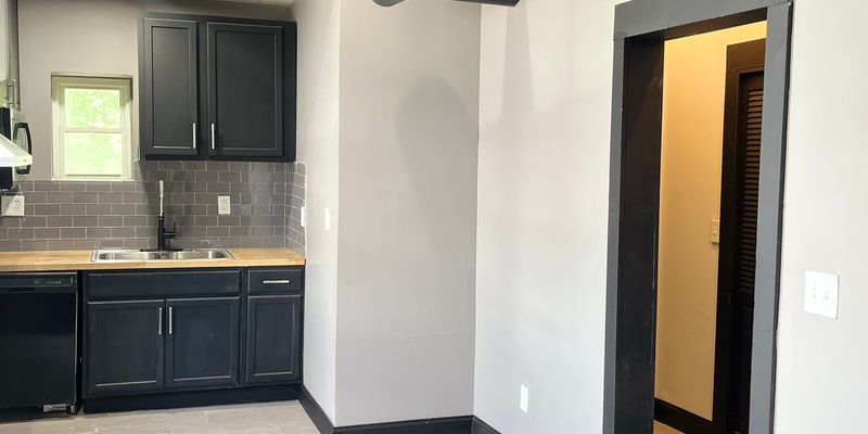 Cincinnati Apartment: 2832 Stanton Ave